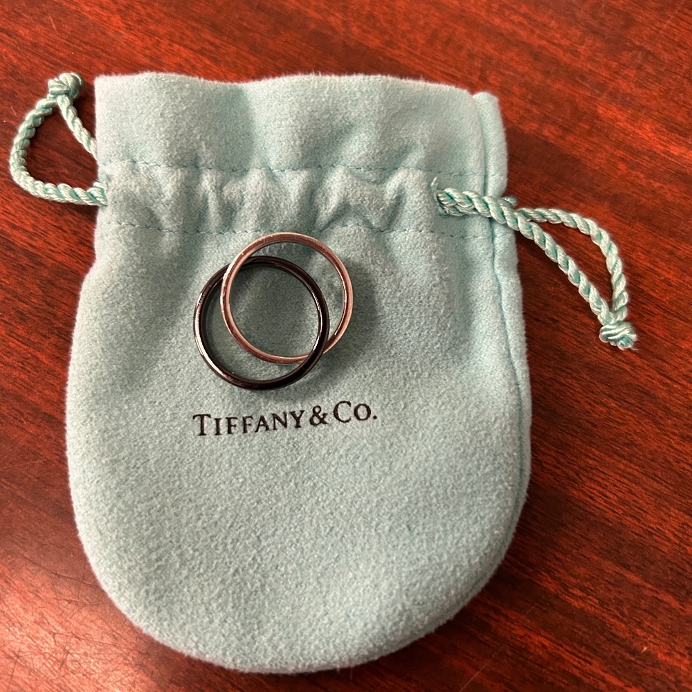 Authentic Tiffany interlocking circles ring